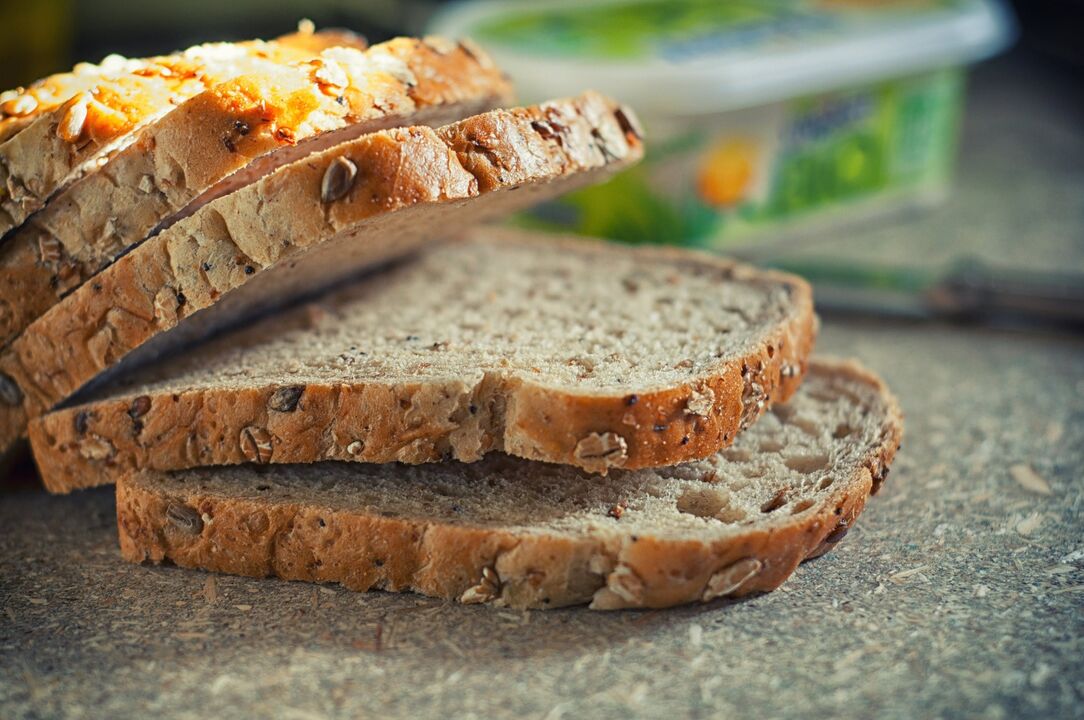 Dieta pentru grupa sanguină 4 vă permite să includeți în alimentație pâinea din cereale integrale. 